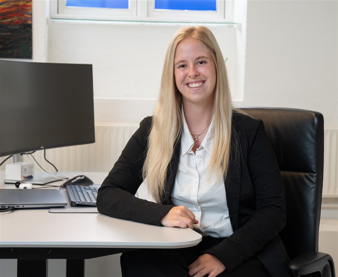 Henriette Lund Hausted
Erhvervsmægler 
Tlf.: +45 25 55 29 99
Mail: hl@dk-estate.dk