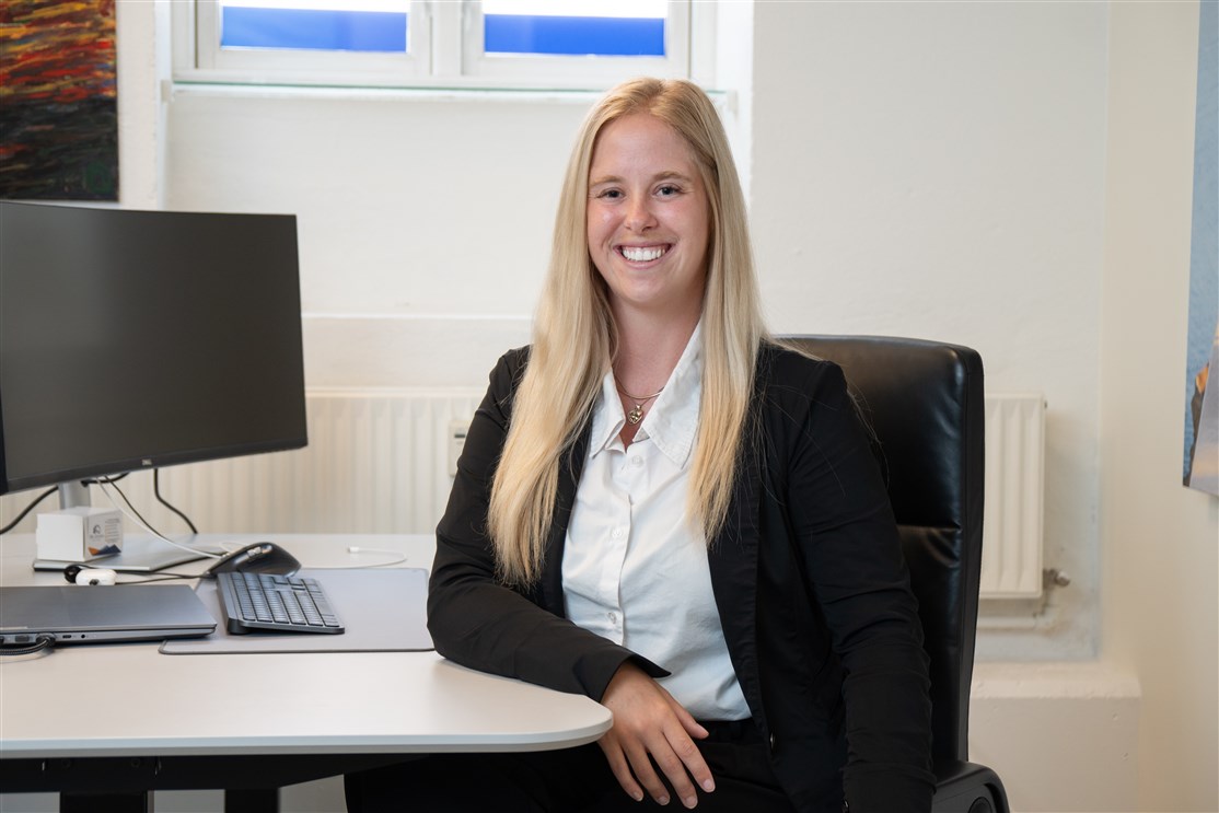 Henriette Lund Hausted
Ejendomsmægler MDE
Tlf.: +45 25 55 29 99
Mail: hl@dk-estate.dk